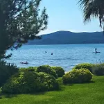 Luxury Slavica By The Sea,with Garden شقة