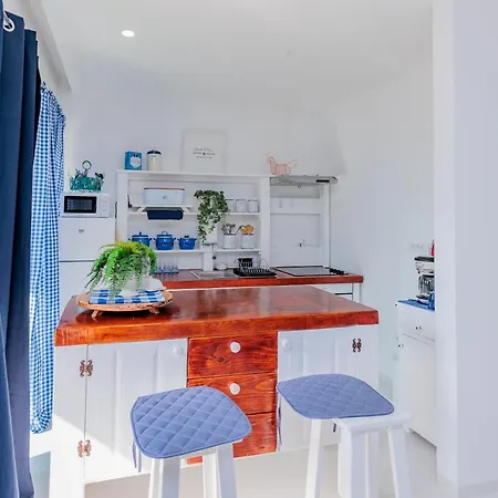 Luxury Slavica By The Sea,with Garden Apartment