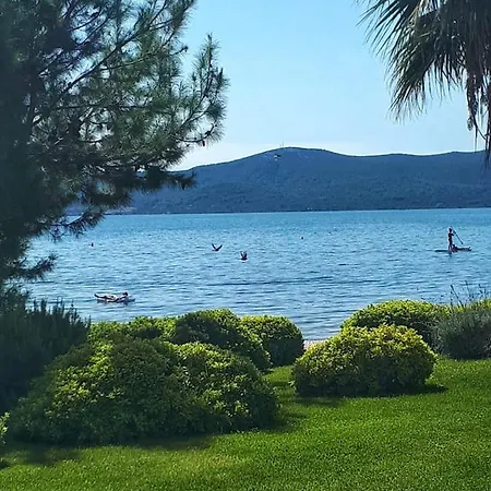 Luxury Slavica By The Sea,with Garden Apartment