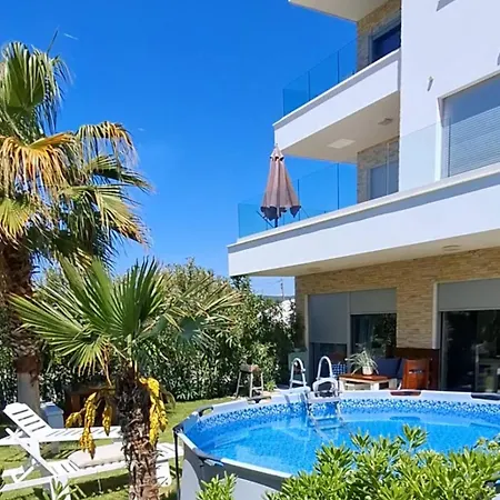 Luxury Slavica By The Sea,with Garden Apartment *