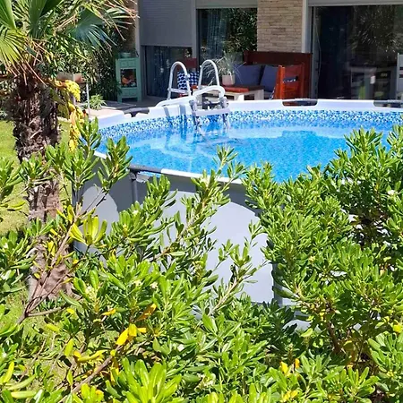 Luxury Slavica By The Sea,with Garden Apartment
