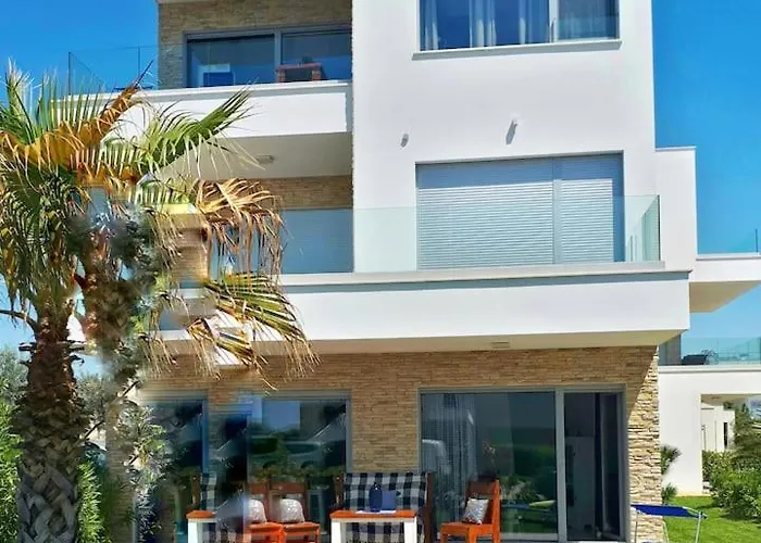 Luxury Slavica By The Sea,with Garden Sukosan