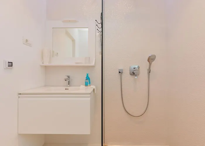 Luxury Slavica By The Sea,with Garden *