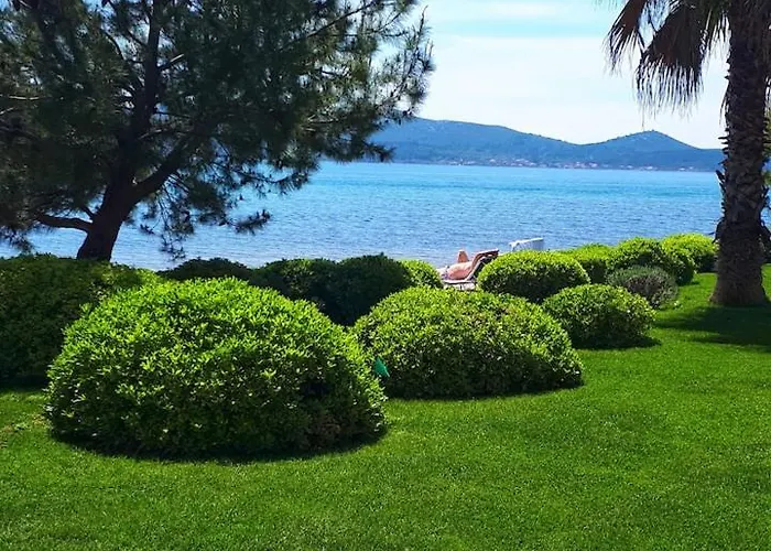 Luxury Slavica By The Sea,with Garden