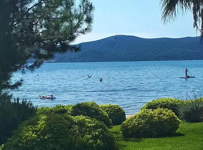 Luxury Slavica By The Sea,with Garden Apartment