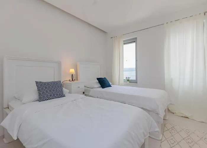 Luxury Slavica By The Sea,with Garden Apartment *